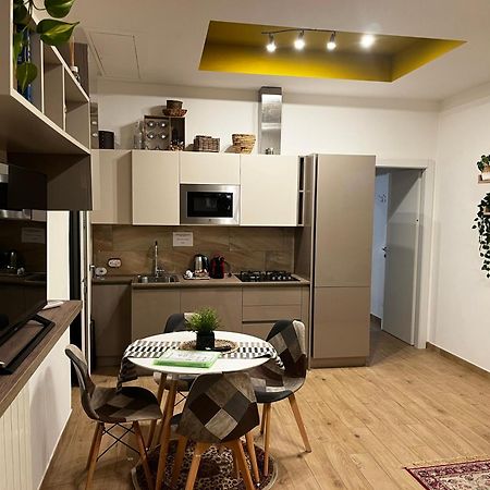 Nel Quartiere Bayres Suite Completamente Rinnovata Milan Luaran gambar