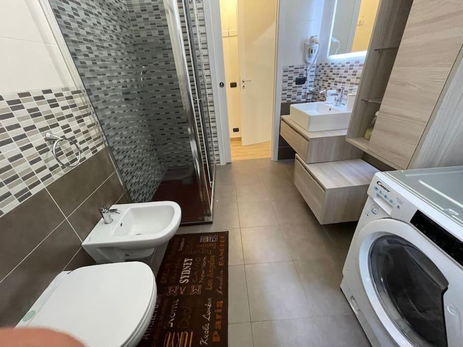 Nel Quartiere Bayres Suite Completamente Rinnovata Milan Luaran gambar