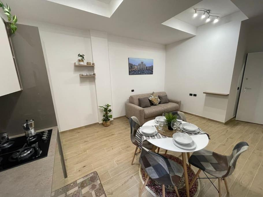 Nel Quartiere Bayres Suite Completamente Rinnovata Milan Luaran gambar