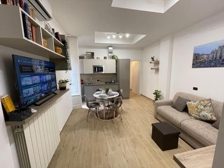 Nel Quartiere Bayres Suite Completamente Rinnovata Milan Luaran gambar