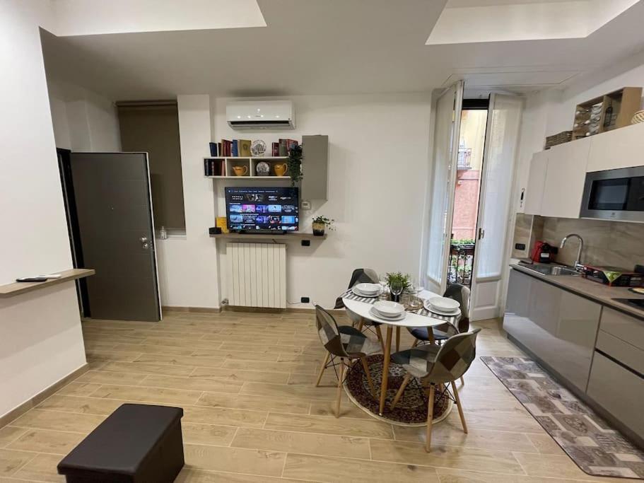 Nel Quartiere Bayres Suite Completamente Rinnovata Milan Luaran gambar