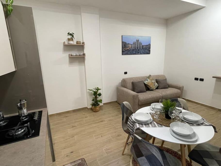 Nel Quartiere Bayres Suite Completamente Rinnovata Milan Luaran gambar