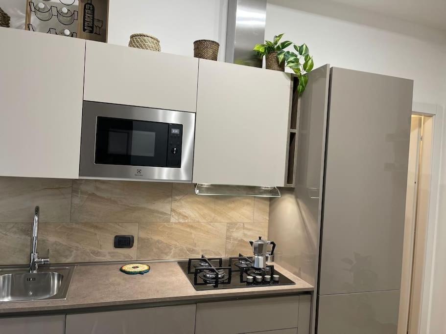 Nel Quartiere Bayres Suite Completamente Rinnovata Milan Luaran gambar