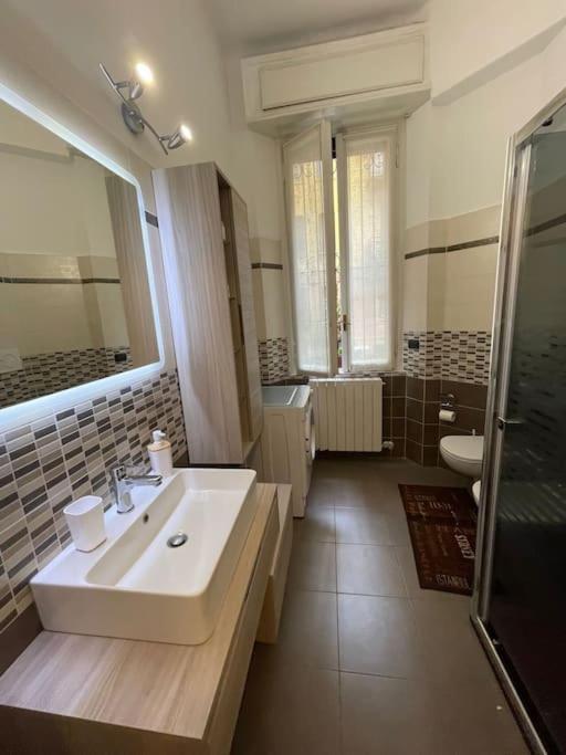 Nel Quartiere Bayres Suite Completamente Rinnovata Milan Luaran gambar